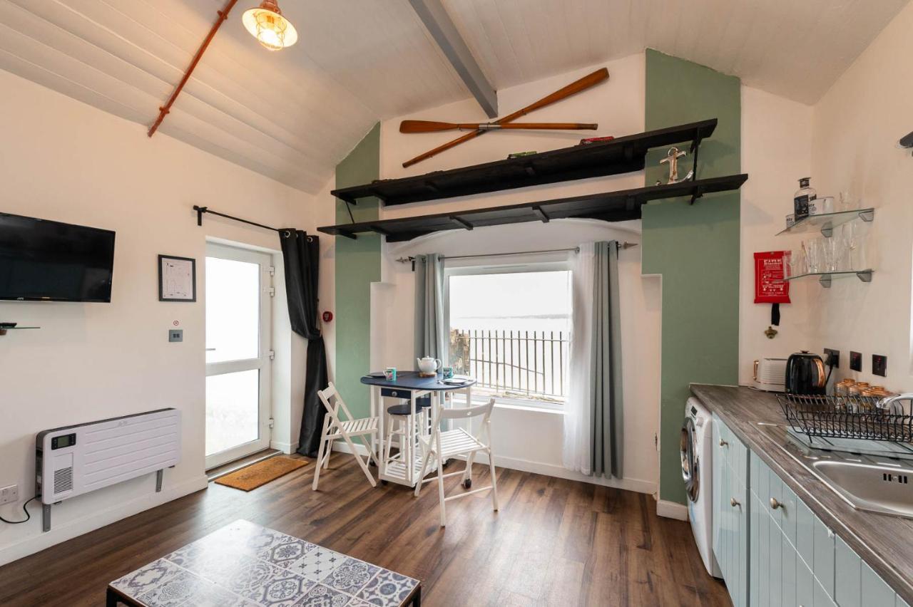 뉴튼애비 Coastguard Boat House On Belfast Lough 빌라 외부 사진