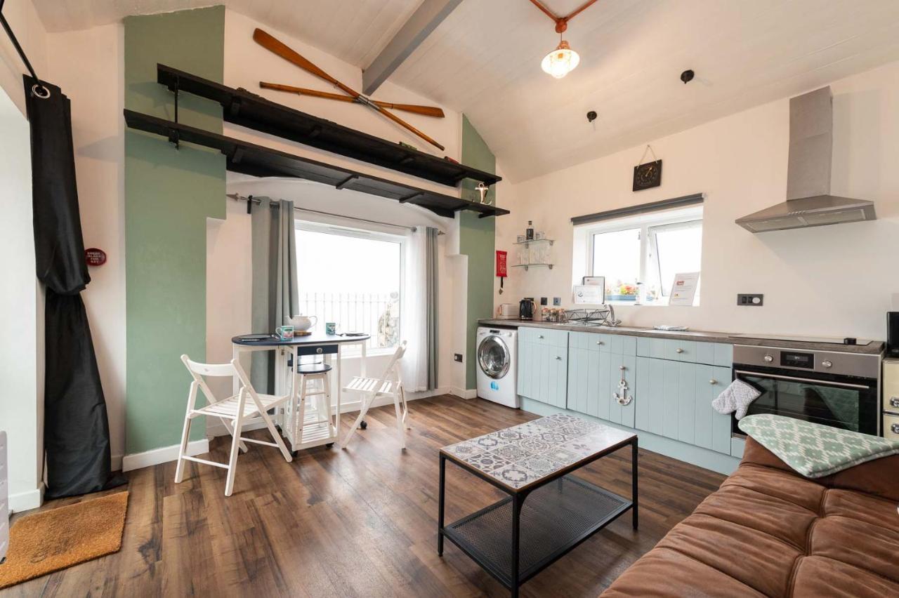 뉴튼애비 Coastguard Boat House On Belfast Lough 빌라 외부 사진